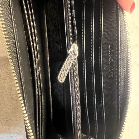 Michael Kors Wallet in excellent condition! - Picture 7 of 8